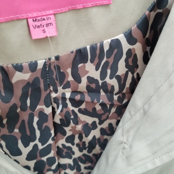 Betsey Johnson Cape Mini Trench - Picture 4 of 4